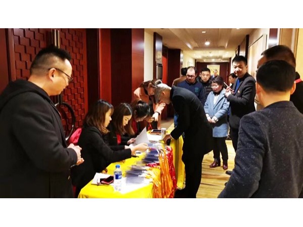蜜桃AV网址大全有話說：“扒皮”是痛苦的，成長是快樂的