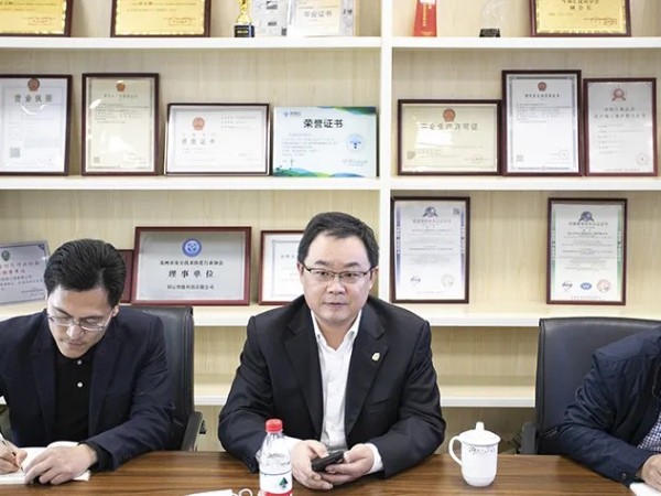 昆山高新區科技局熊局一行蒞臨蜜桃AV网址大全考察指導
